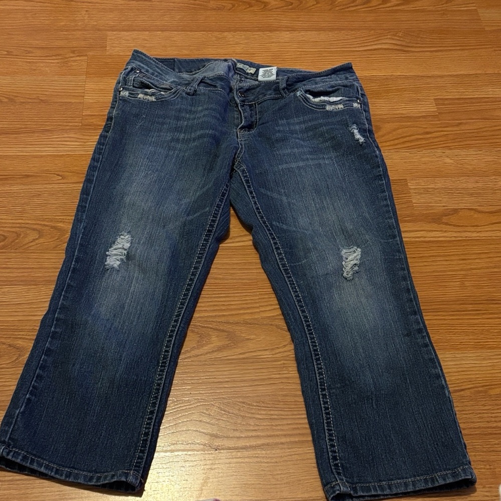 Paris Blue  Cropped Jeans with Distressed Details